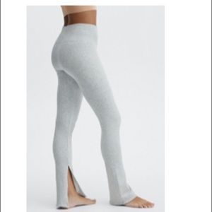 fabletics light gray seamless split hem leggings